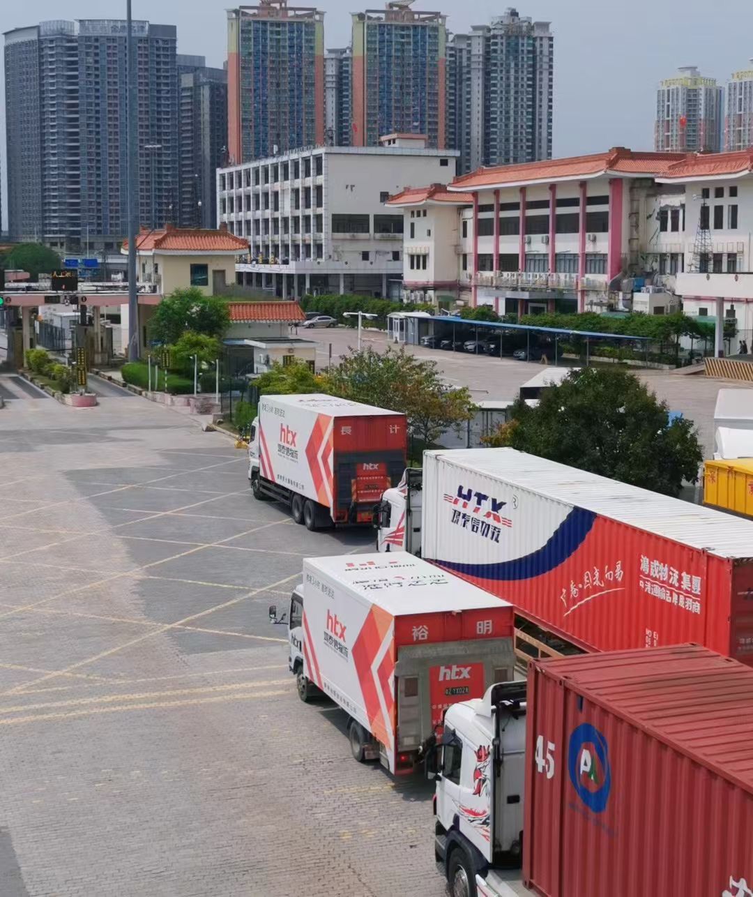 鸿泰信中港物流车队 鸿泰信中港物流车队